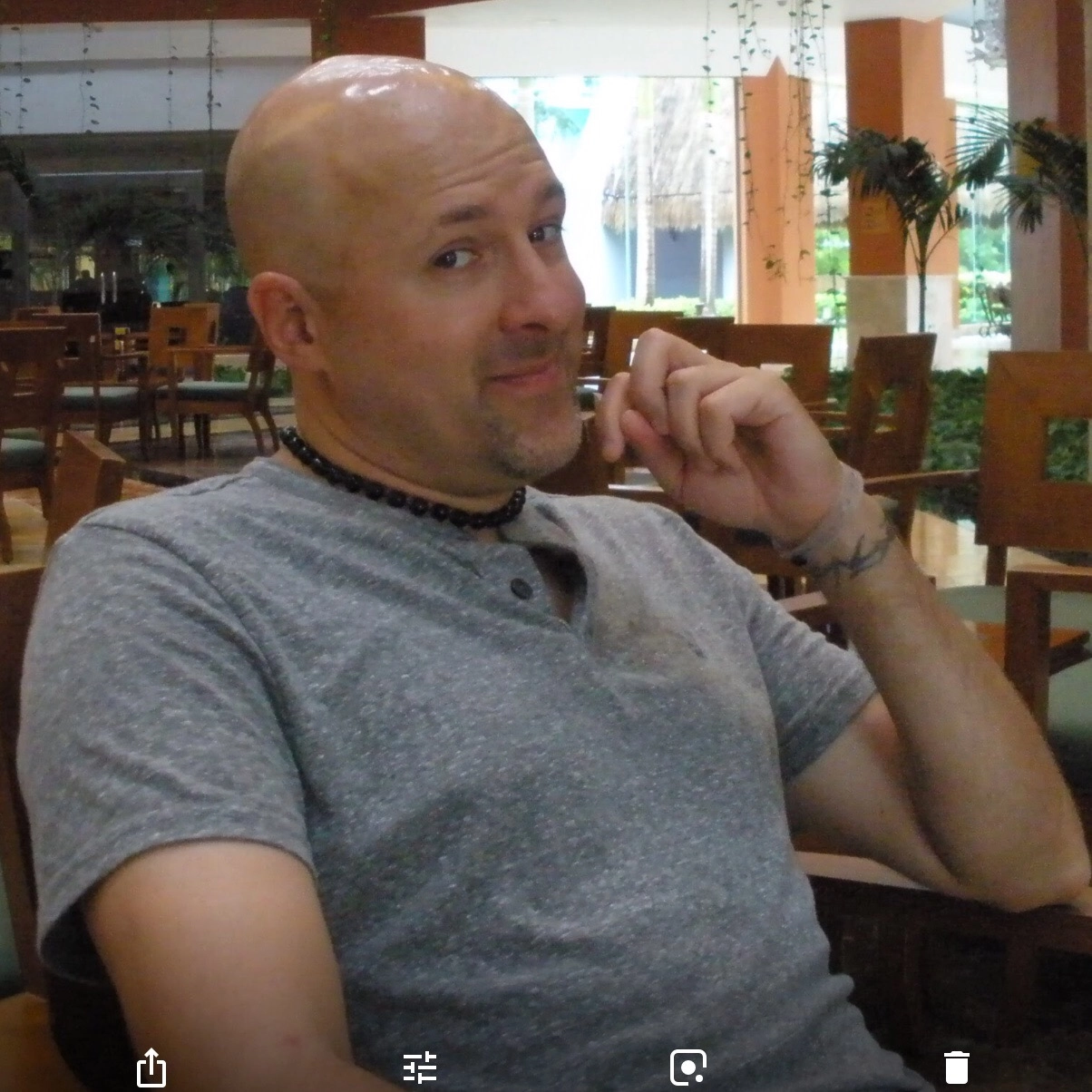 Aaron Laz!=''?Aaron Laz:Aaron Laznovsky